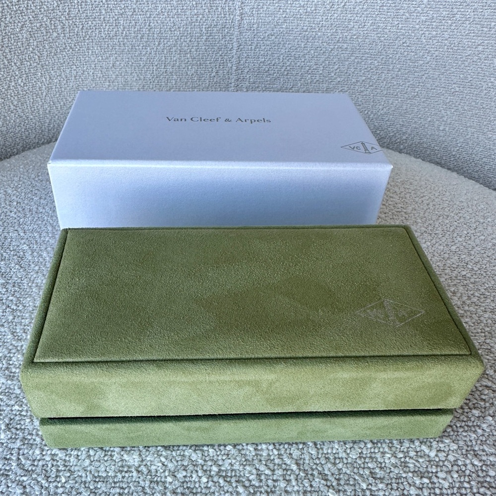 Brand new Van Cleef & Arpels bracelet box, case